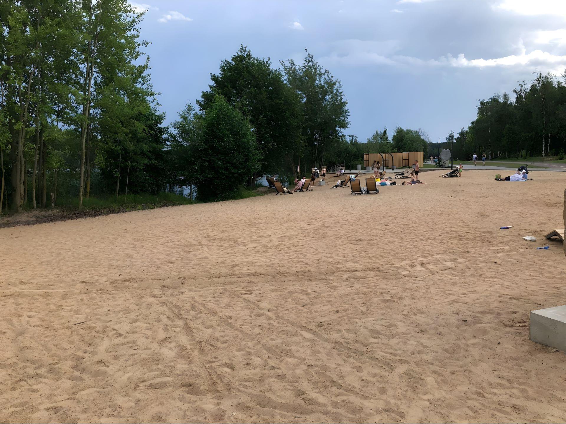 Beach at Lakeside Park 0