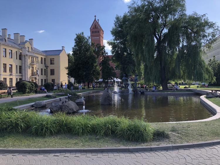 Озеро в сквере имени Эдварда Войниловича