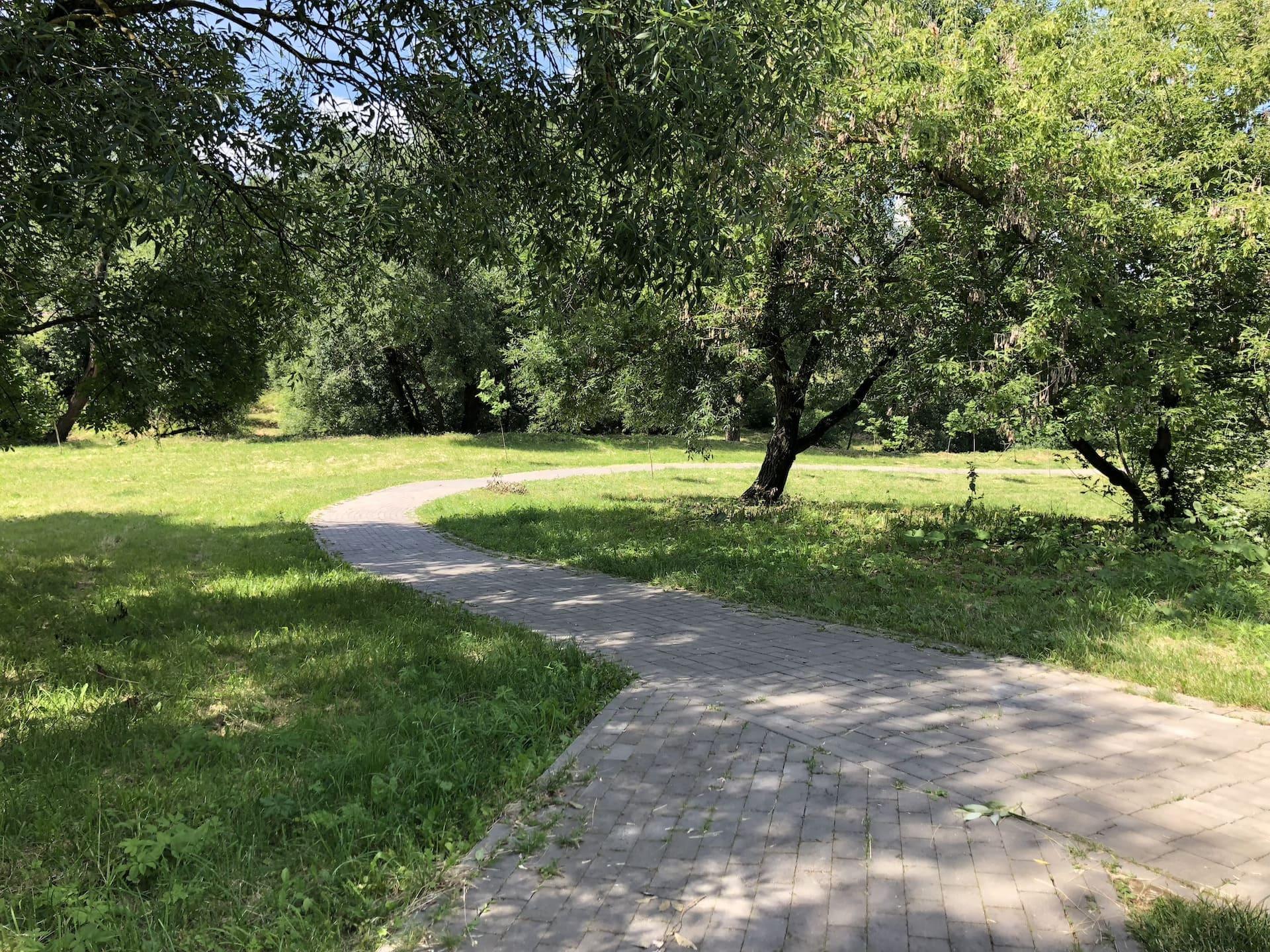 Park on Zheleznodorozhnaya Street 1