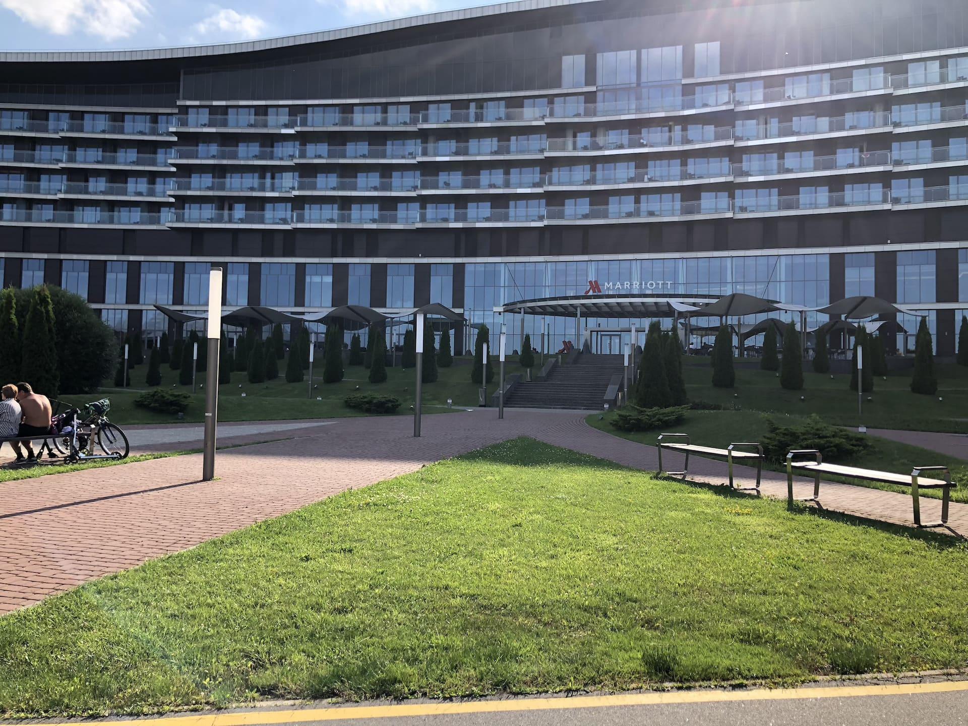 Сквер у отеля Marriott 0