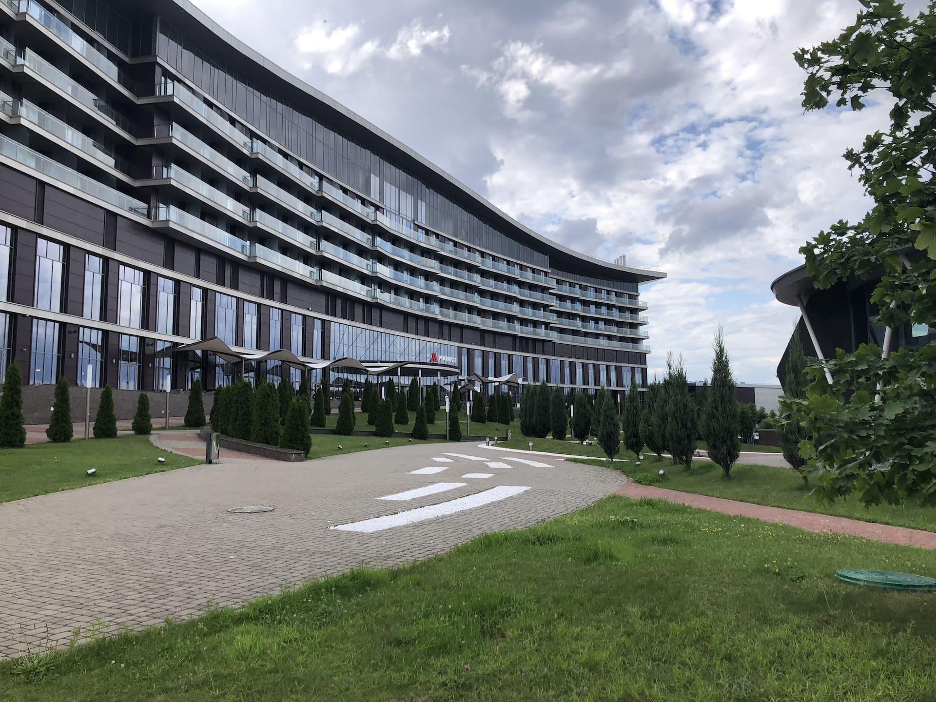 Сквер у отеля Marriott 5