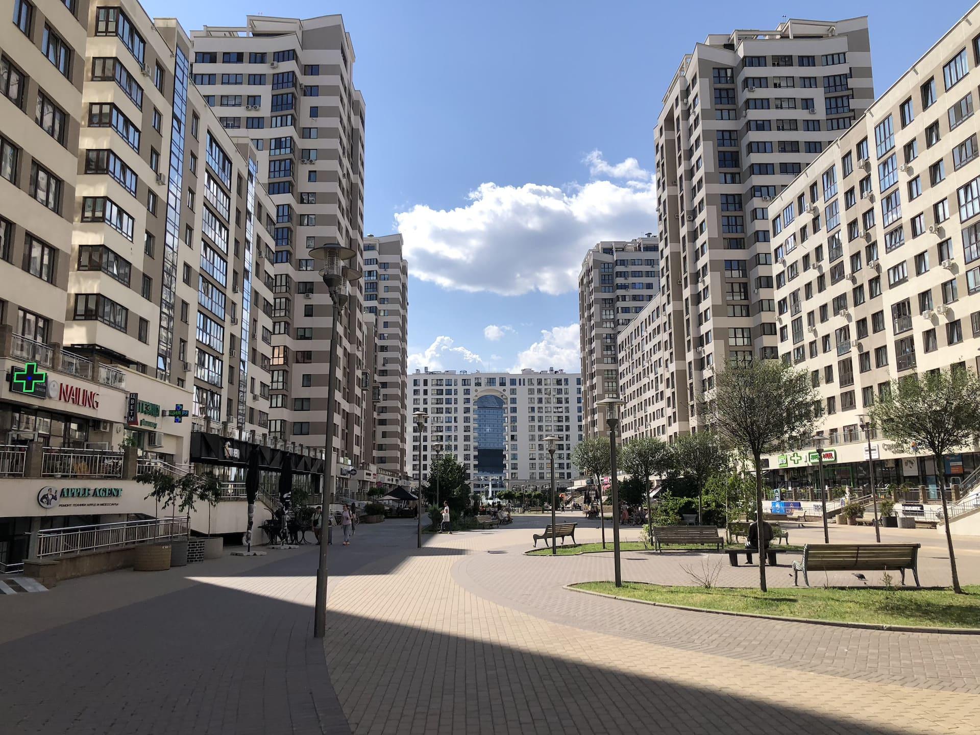 Square in Mayak Minska residential complex 6