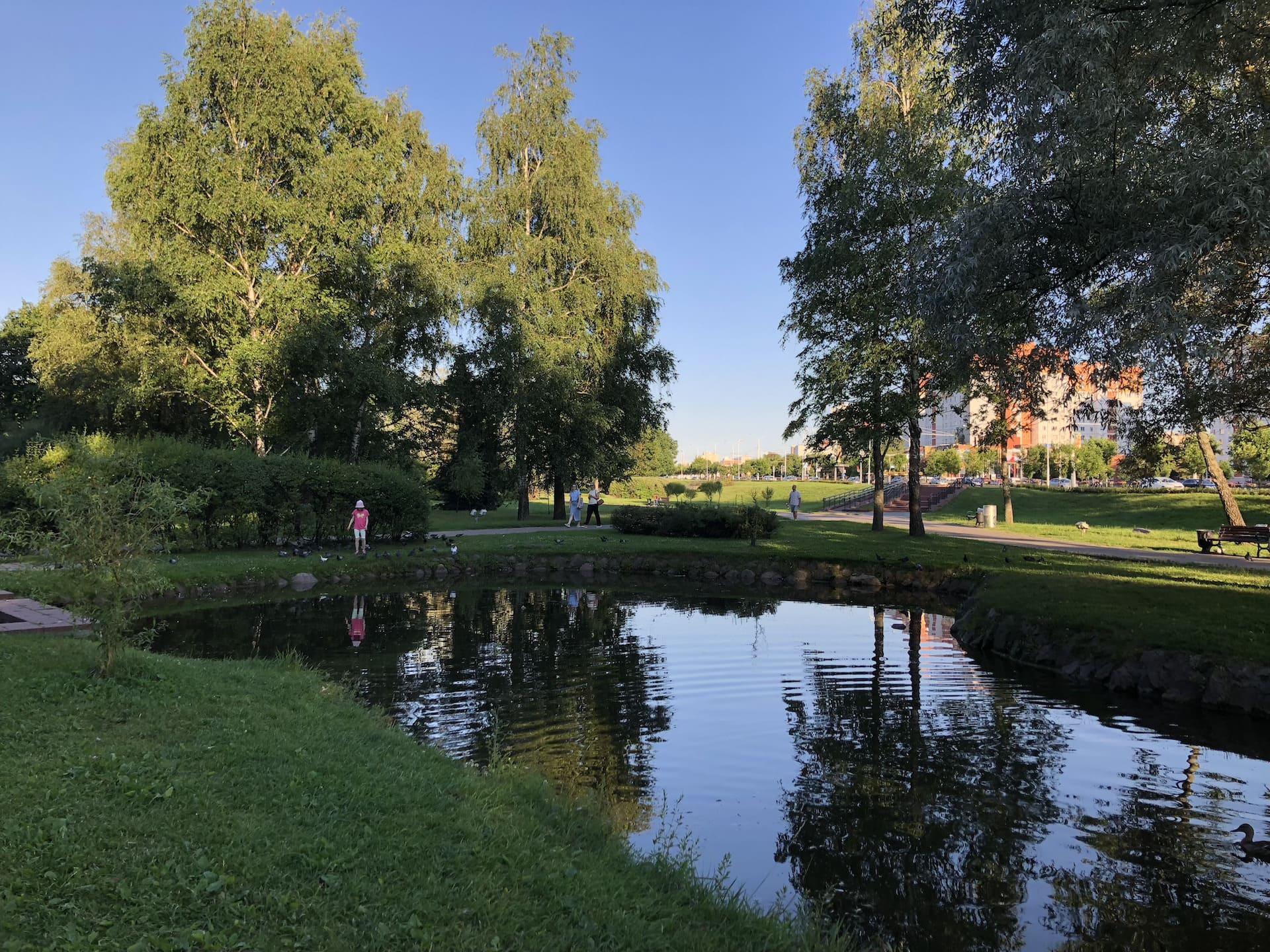 Lake in Vesnyansky Park 0