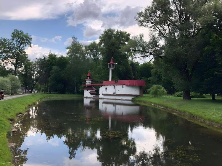 Озеро в парке Горького