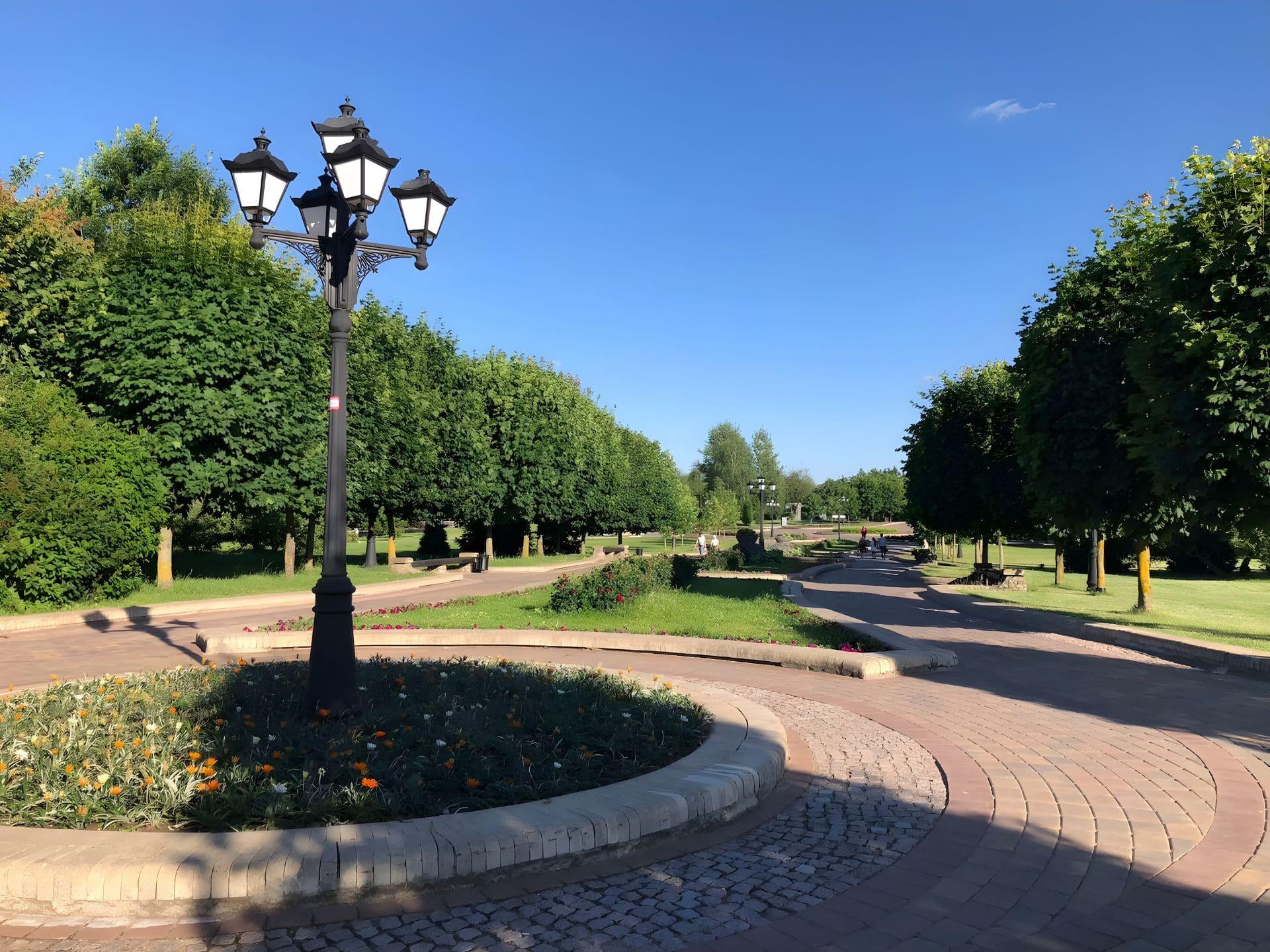 Loshitsky Park 8