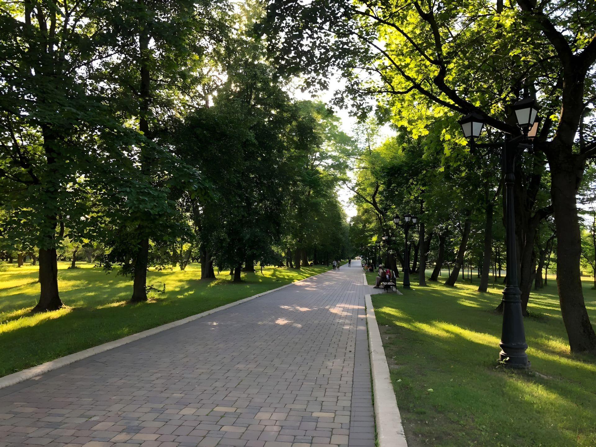 Loshitsky Park 1