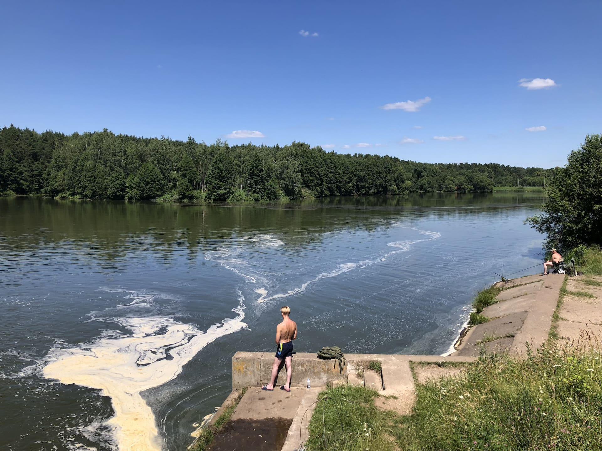 Водопад рядом с пляжем Друзья 2