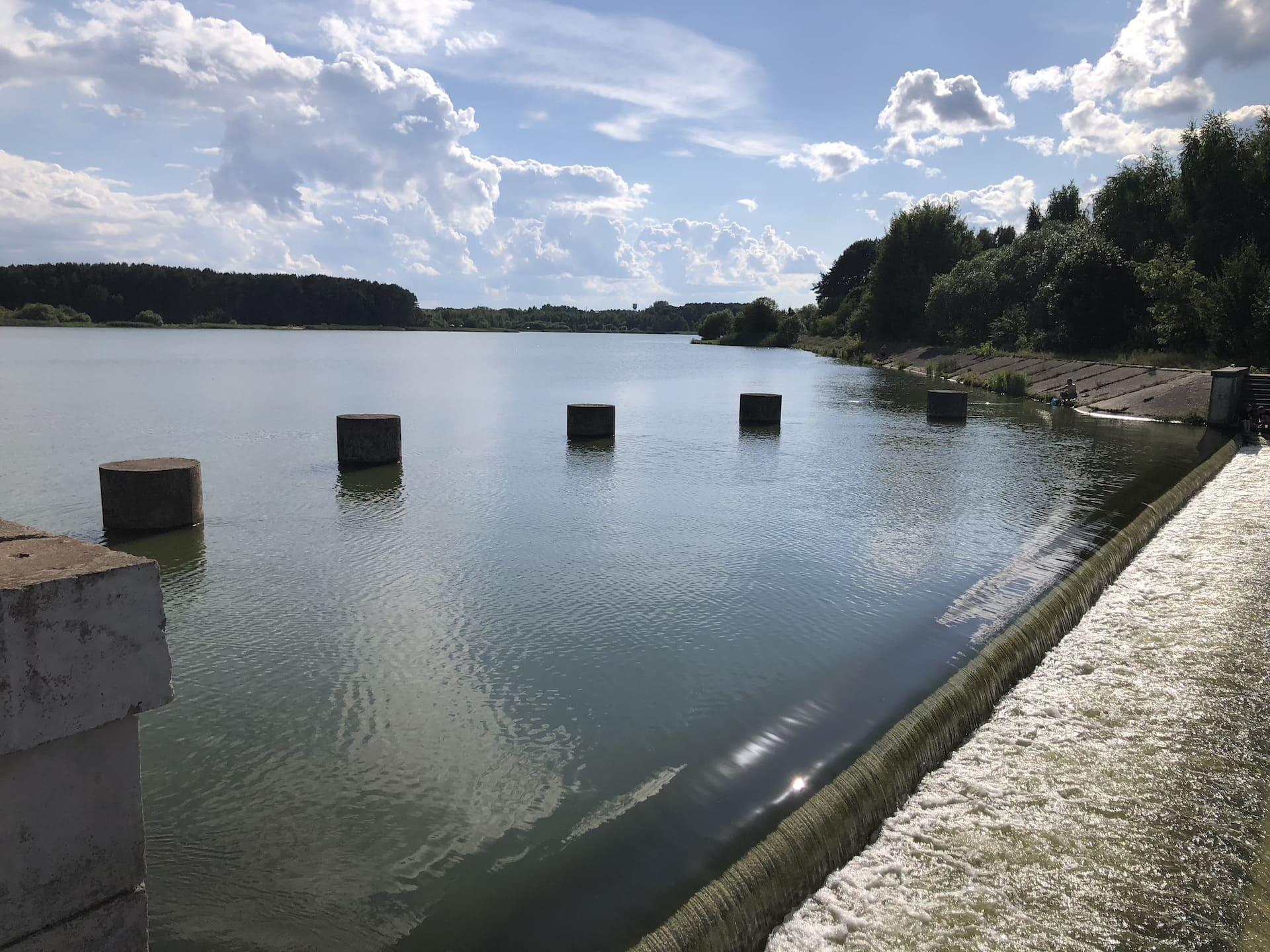 Водопад рядом с пляжем Друзья 5