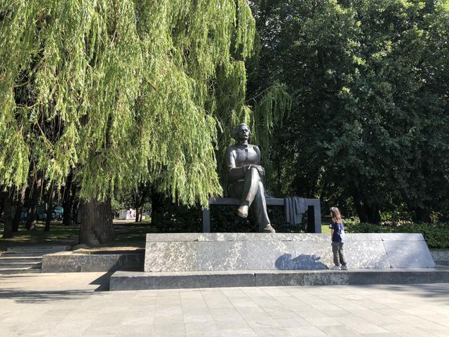 Maxim Gorky Monument Entity photo 2