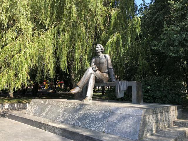 Maxim Gorky Monument Entity photo 0