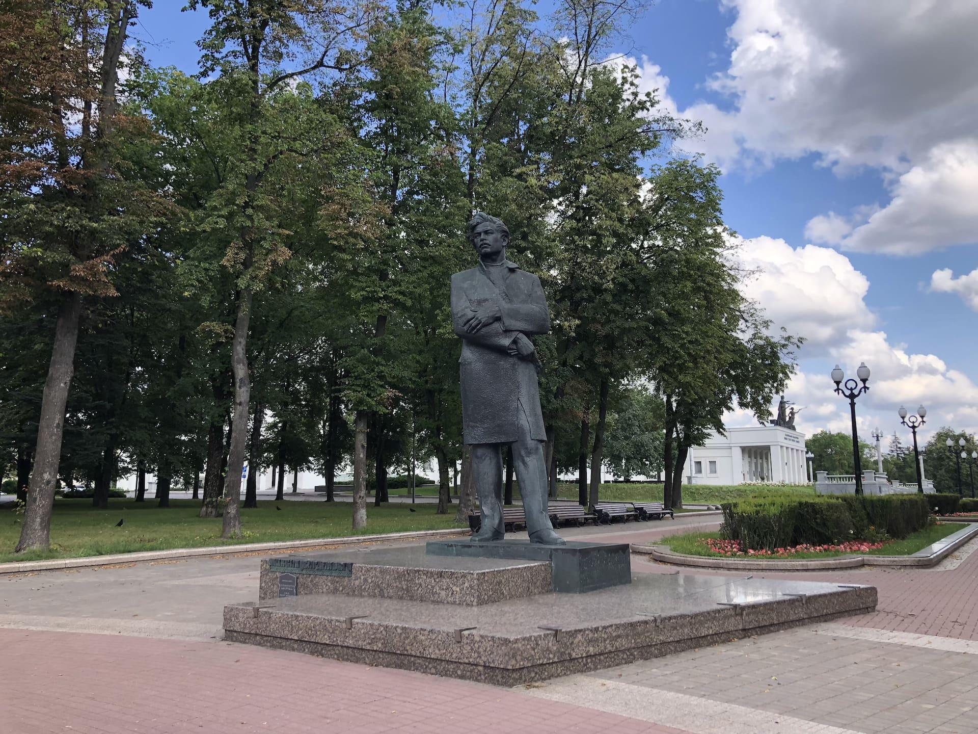 Maksim Bahdanovich Monument 4