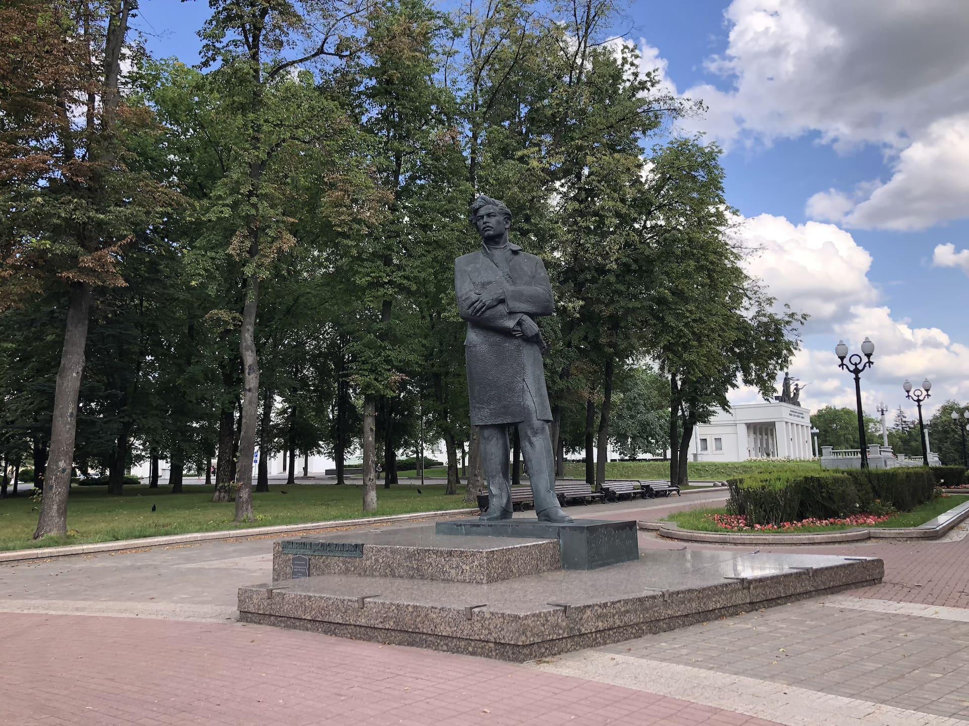 Maksim Bahdanovich Monument 2