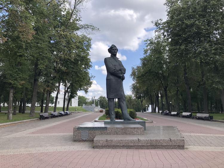 Maksim Bahdanovich Monument