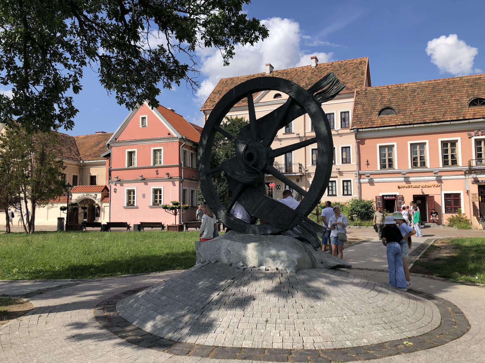 Sculptural composition "Belarusians Abroad" 1