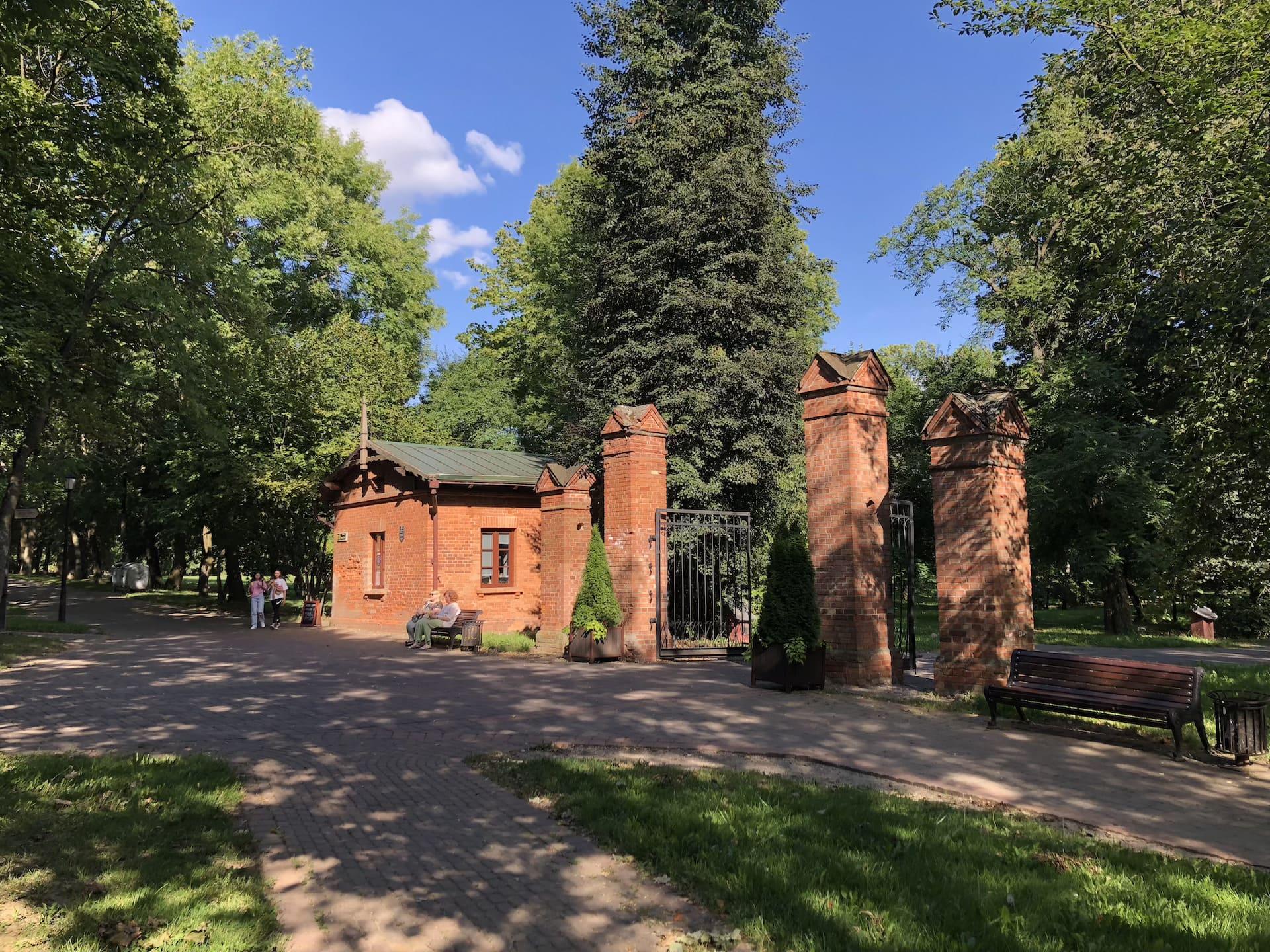 Gatekeeper's House in Loshitsa Estate 1