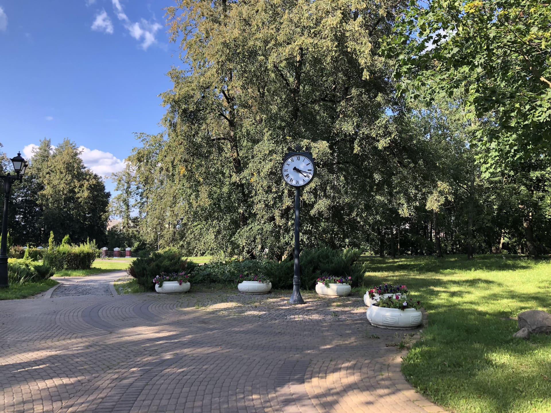 Clock Square in Loshitsky Park 3