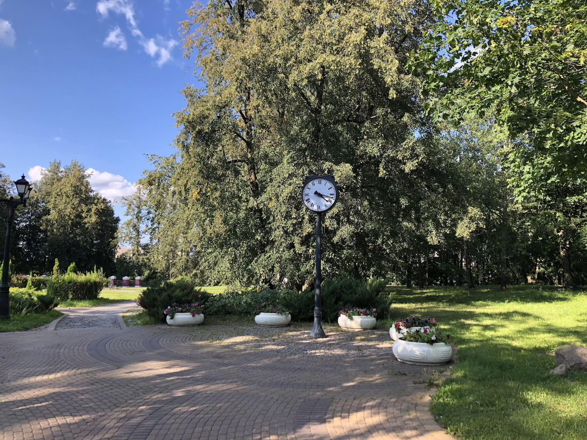 Clock Square in Loshitsky Park 2