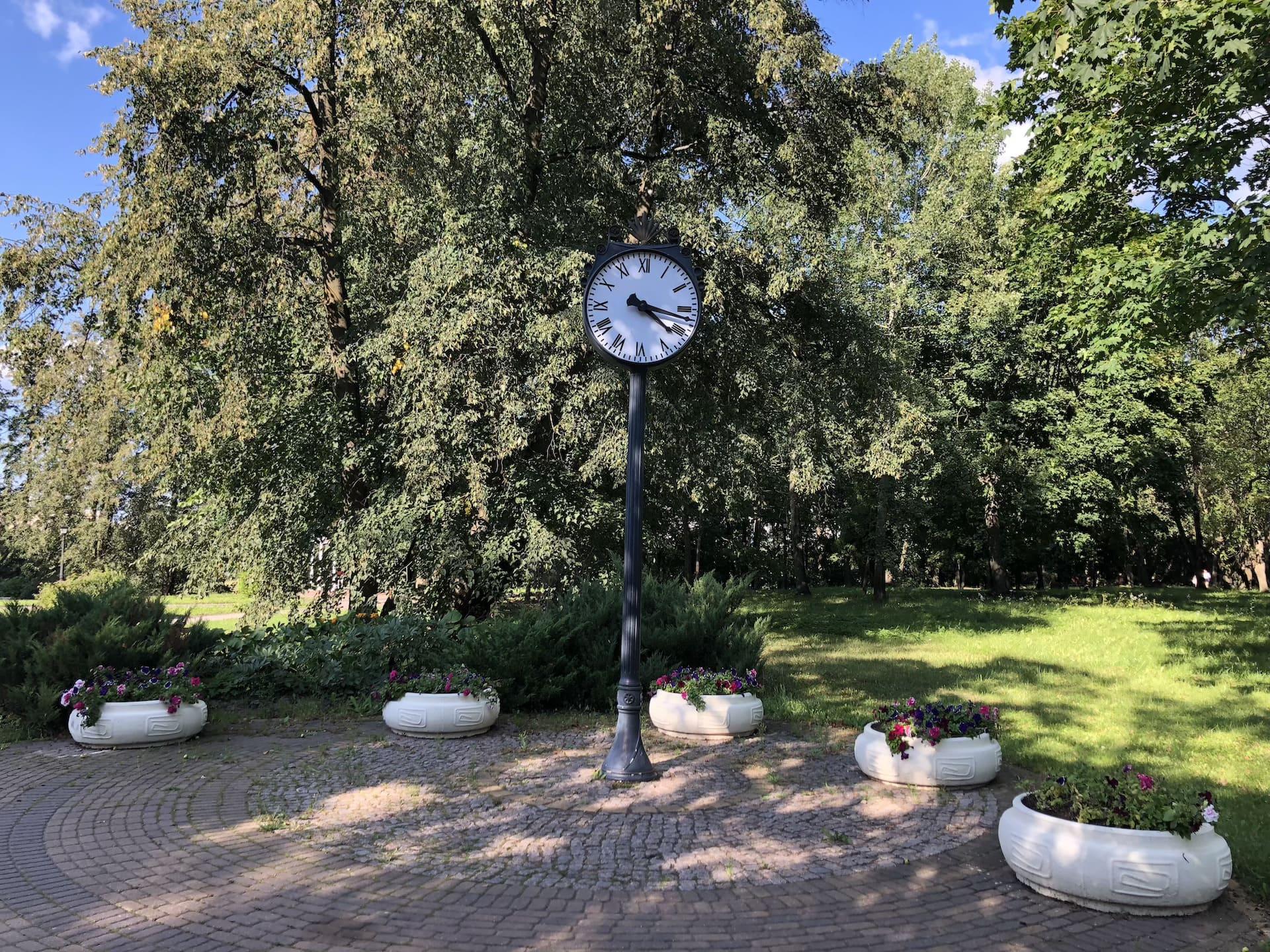 Clock Square in Loshitsky Park 1