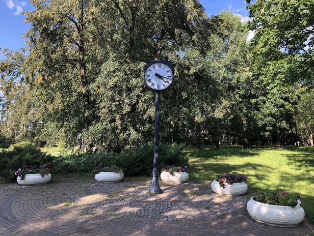 Clock Square in Loshitsky Park Entity photo 1