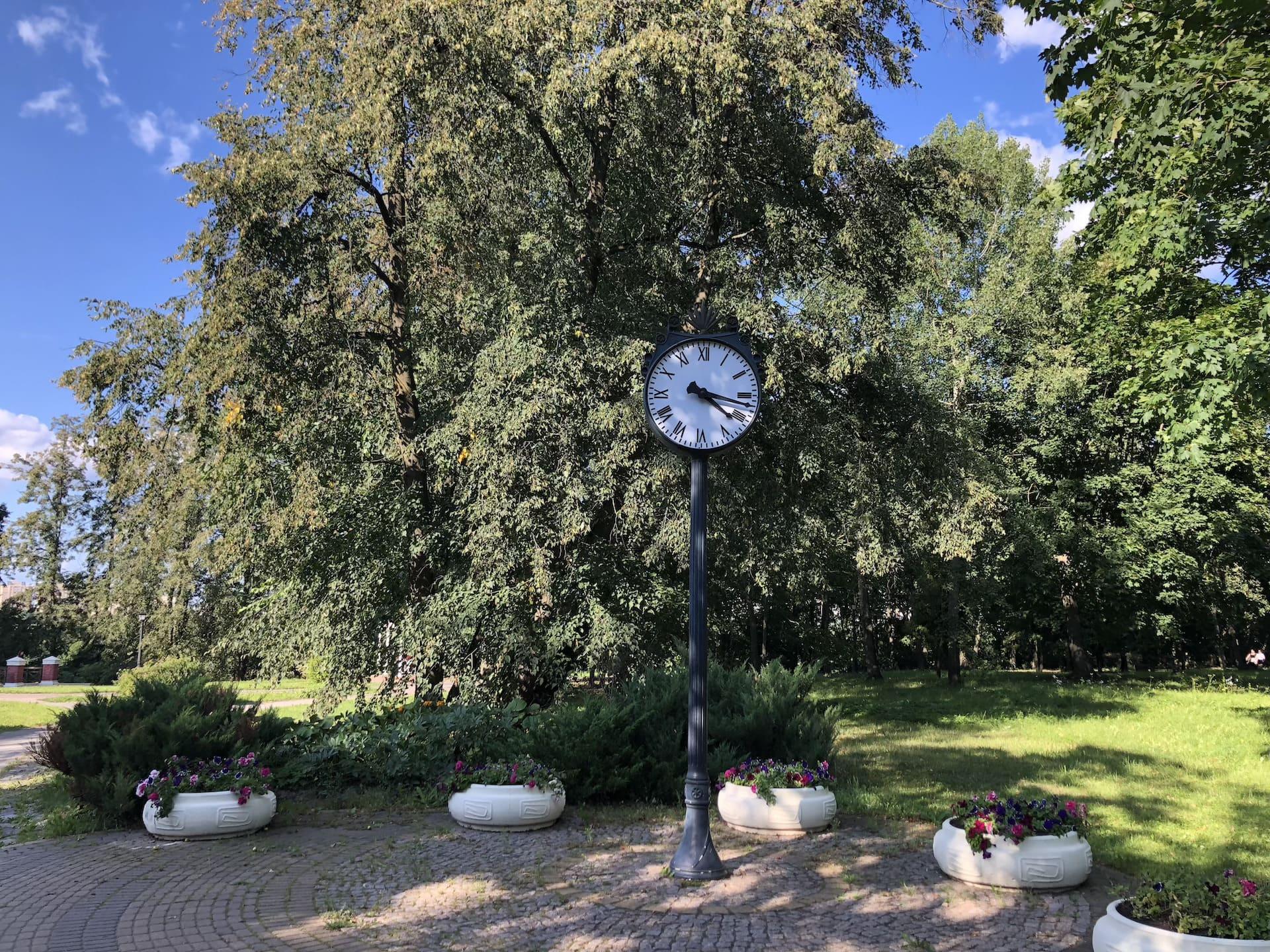 Clock Square in Loshitsky Park 0