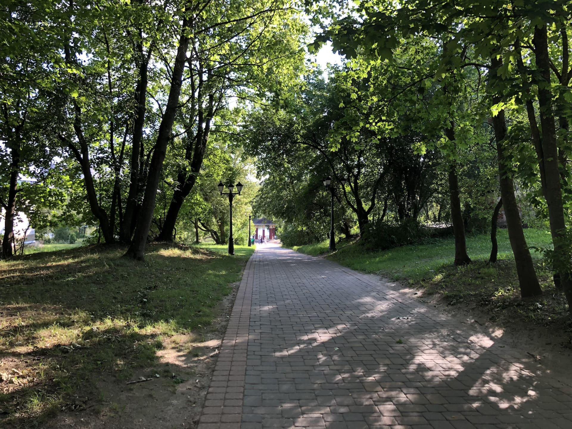 Rotunda and Embankment in Loshitsky Park 8