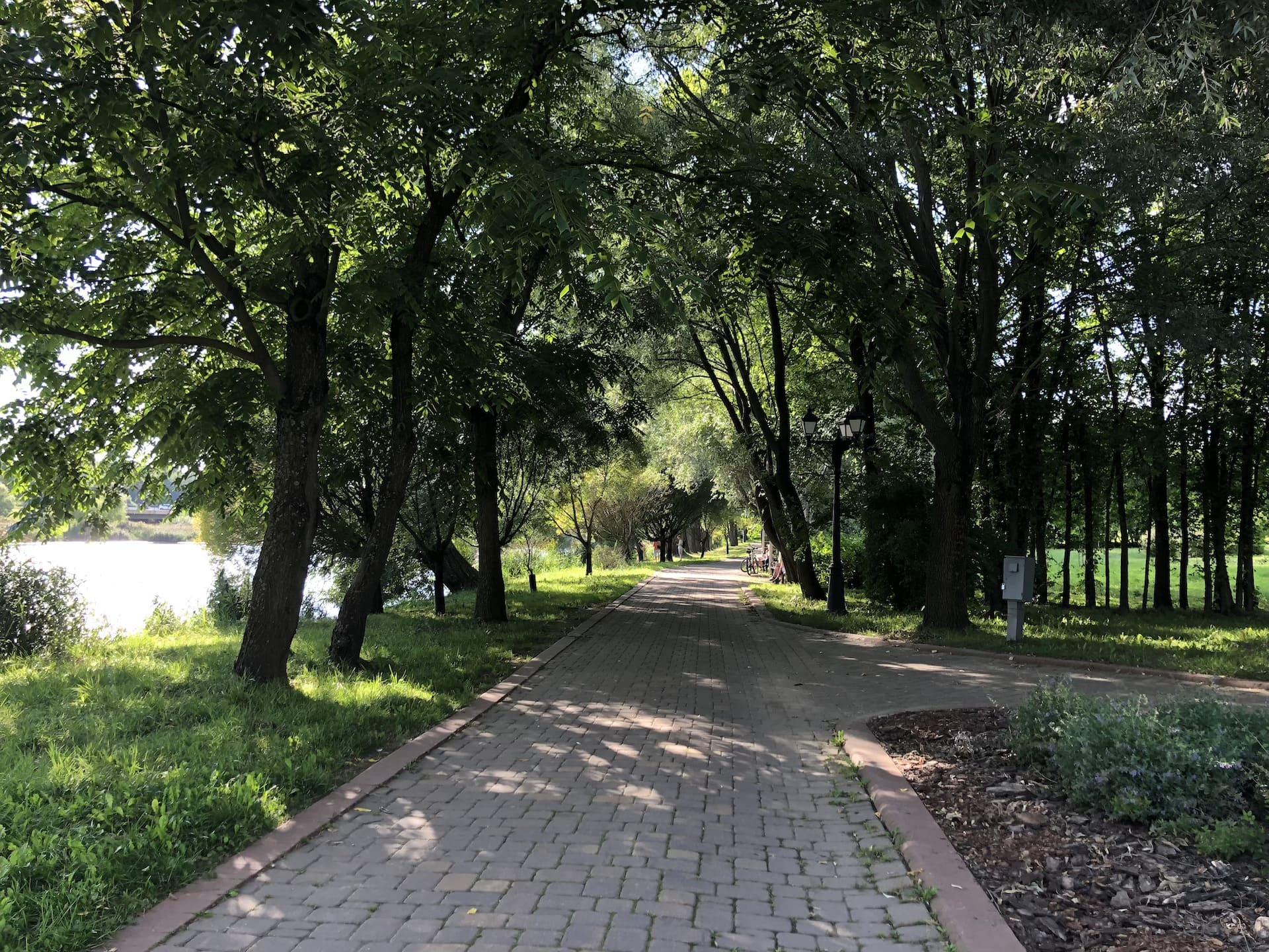 Rotunda and Embankment in Loshitsky Park 2