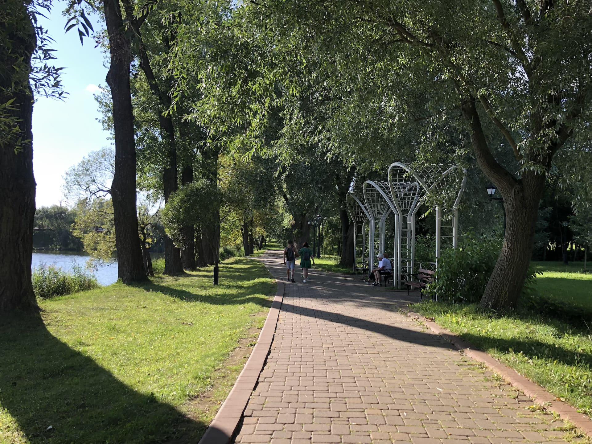 Rotunda and Embankment in Loshitsky Park 1