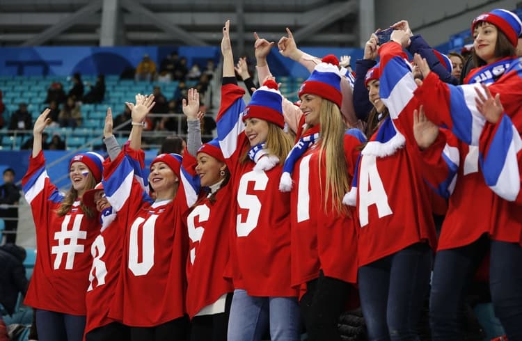 俄罗斯国歌的作者：曲作者亚历山德罗夫与词作者米哈尔科夫